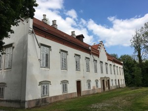 1. Novi dvori glavna zgrada