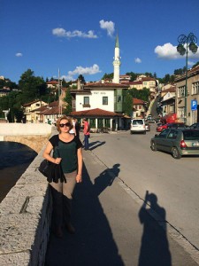 1. U pozadini inat ku a