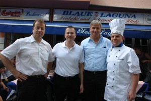 Danijelo Gudelj i Klaus Wowereit/u sredini/foto: Sonja Breljak