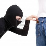 7302986-dieb-in-balaclava--taschendieb-in-aktion--diebstahl-brieftasche