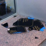 EKSKLUZIVNO-VIDEO-IZ-VUKOVARA-Sinoc-postavljeni-a-vec-danas-skinuti-cirilicni-natpisi-na-Vukovarskim-institucijama