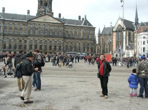 Koninklijk Paleis lijevo i Nieuwe Kerk desno