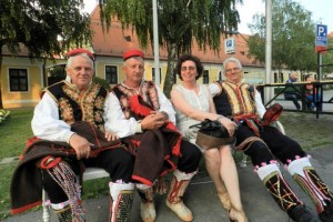 Sa momcima iz Vrlike