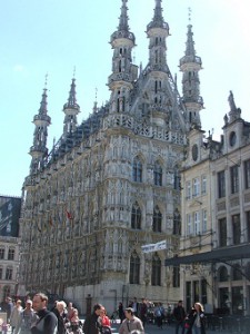 Vije nica kamena poput  ipke