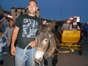 Vožnja u drvenom karu. (1)