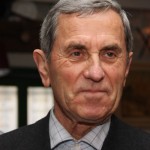 don-ivan-grubisic-u-saboru-organizira-molitvenu-skupinu-504x335-20111249-20111209143720-7256b2b362390d0bbb3923b090da0bce