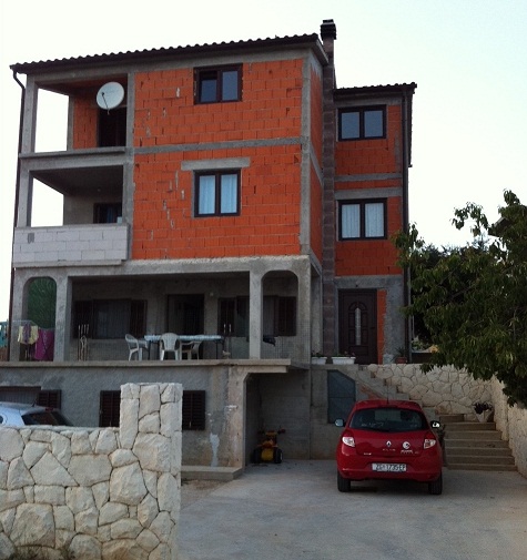 kuća u Rogoznici kod Šibenika